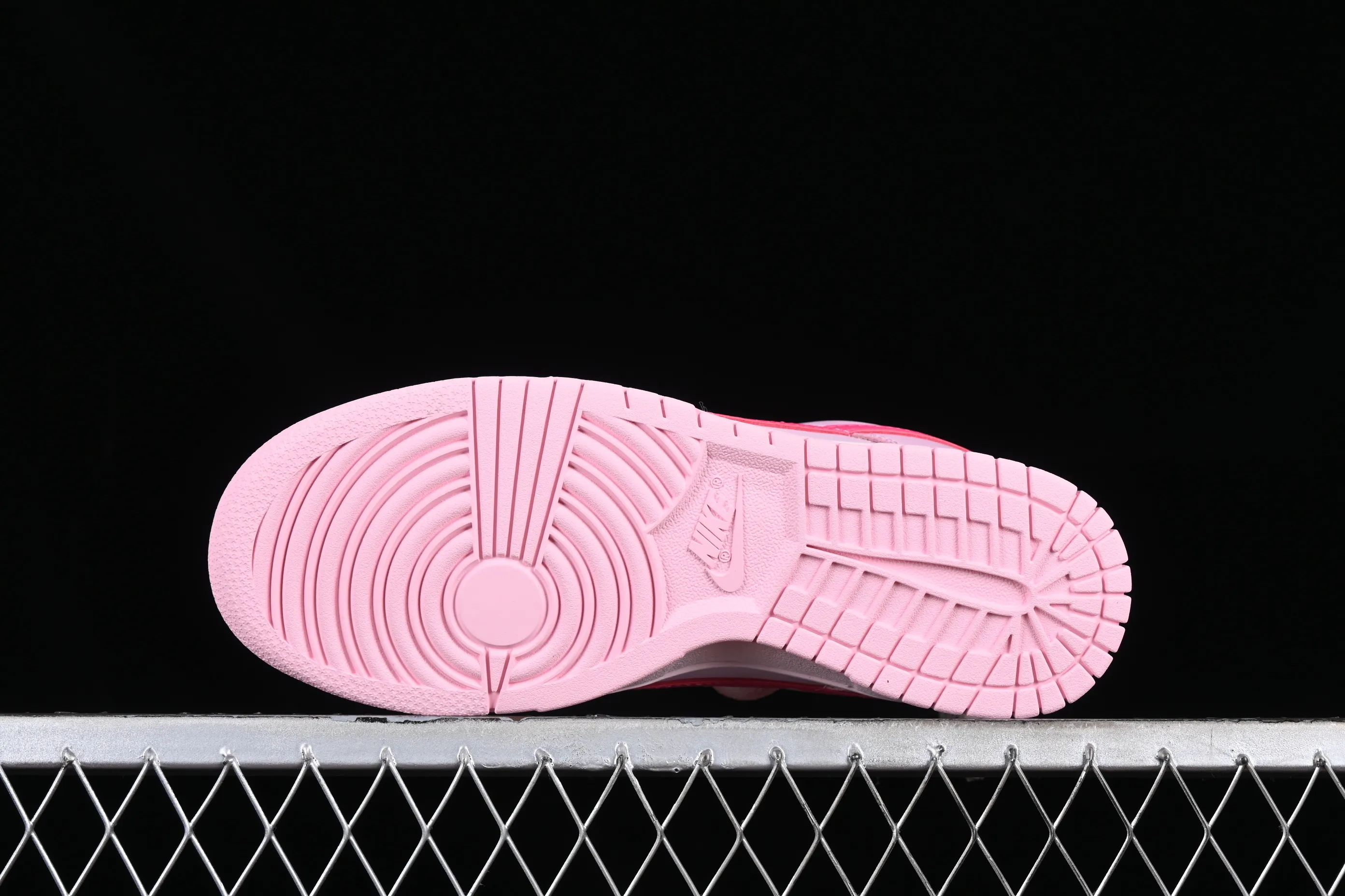 All Categories Nk SB Dunk Series Nk SB Dunk Low Low-top sneakers Cost-effective version Nk Dunk Low Pink SB low-top sports and leisure sneakers DH9756-600